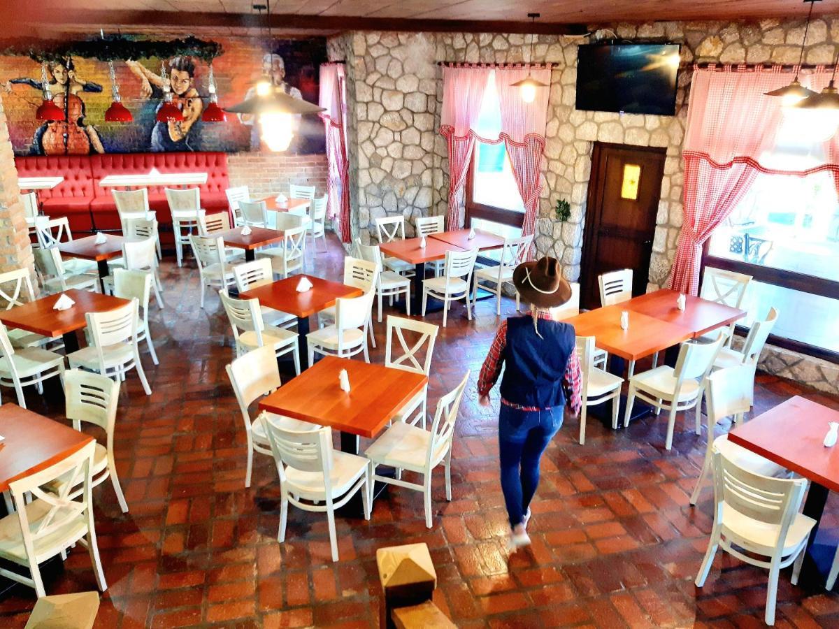El Paso City, Zlatibor - Unique Wooden Cottages, Treehouse, Wild West Rooms, Accommodation 1-6 People Екстериор снимка