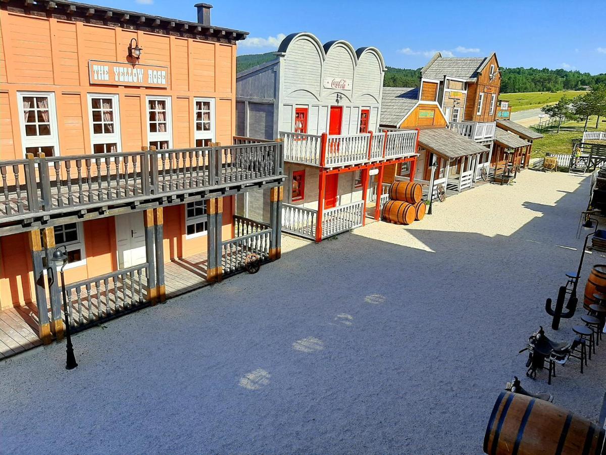 El Paso City, Zlatibor - Unique Wooden Cottages, Treehouse, Wild West Rooms, Accommodation 1-6 People Екстериор снимка