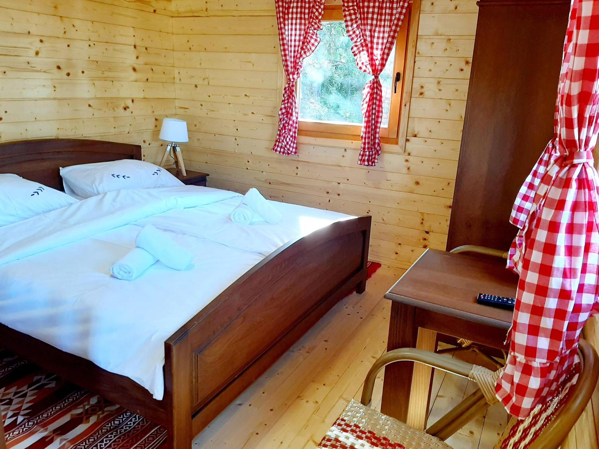 El Paso City, Zlatibor - Wooden Cottages Unique, Treehouse, Wild West Rooms, Accommodation 1-6 People Стая снимка