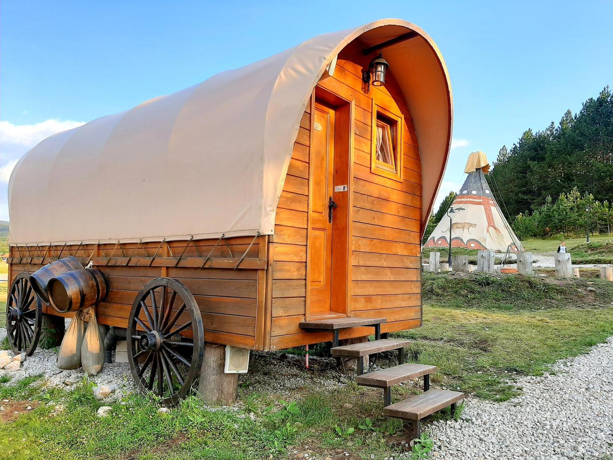 El Paso City, Zlatibor - Wooden Cottages Unique, Treehouse, Wild West Rooms, Accommodation 1-6 People Стая снимка